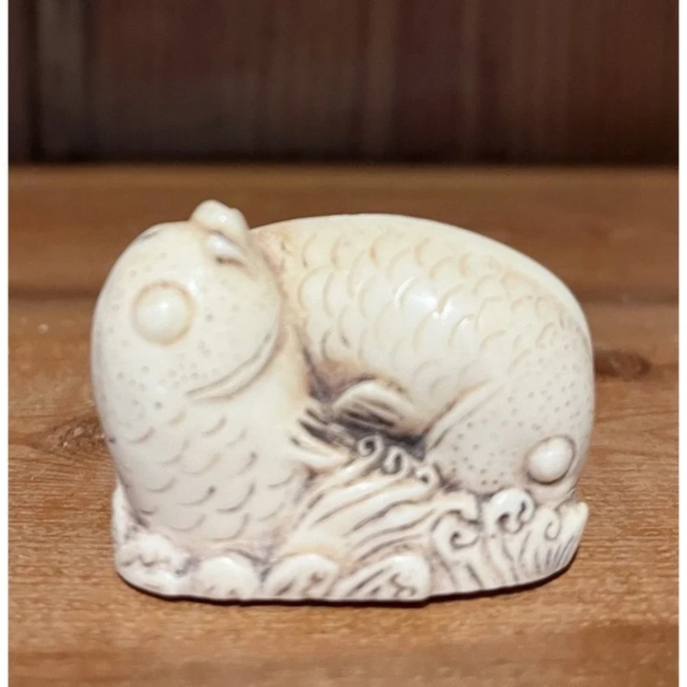 Japanese Netsuke Reproduction Resin Ivoire Double Fish Face‎ 2